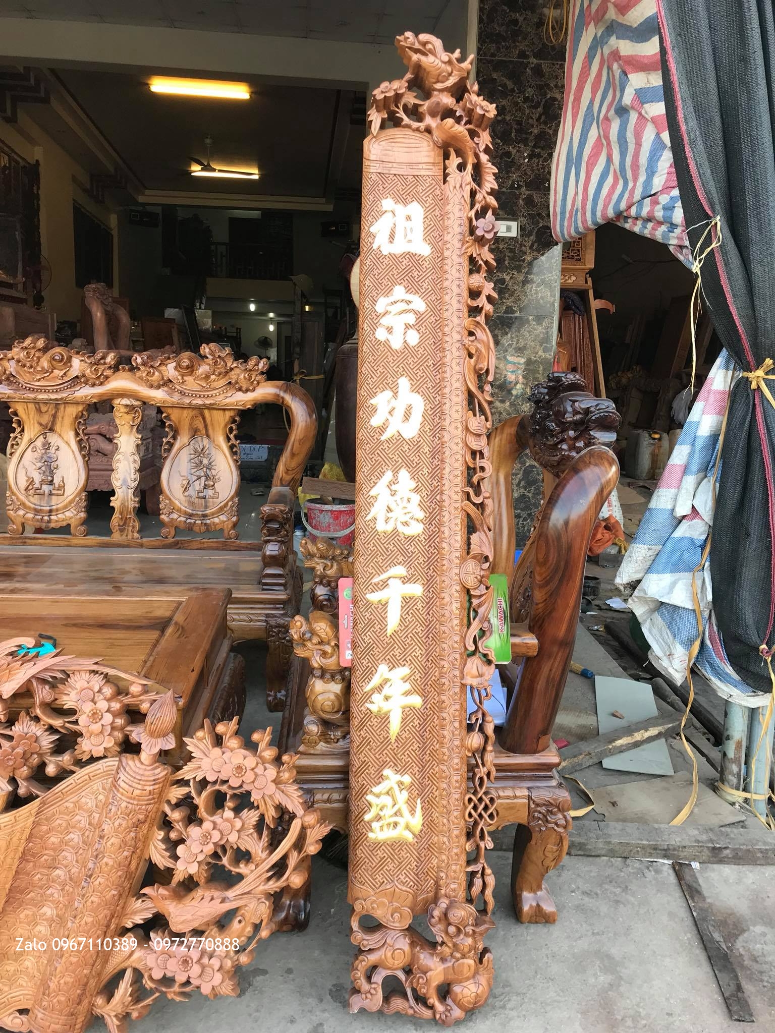 Cuốn Thư Câu Đối Gỗ Gõ Đỏ Chữ Vàng. Chú Bình Gia Lai,,