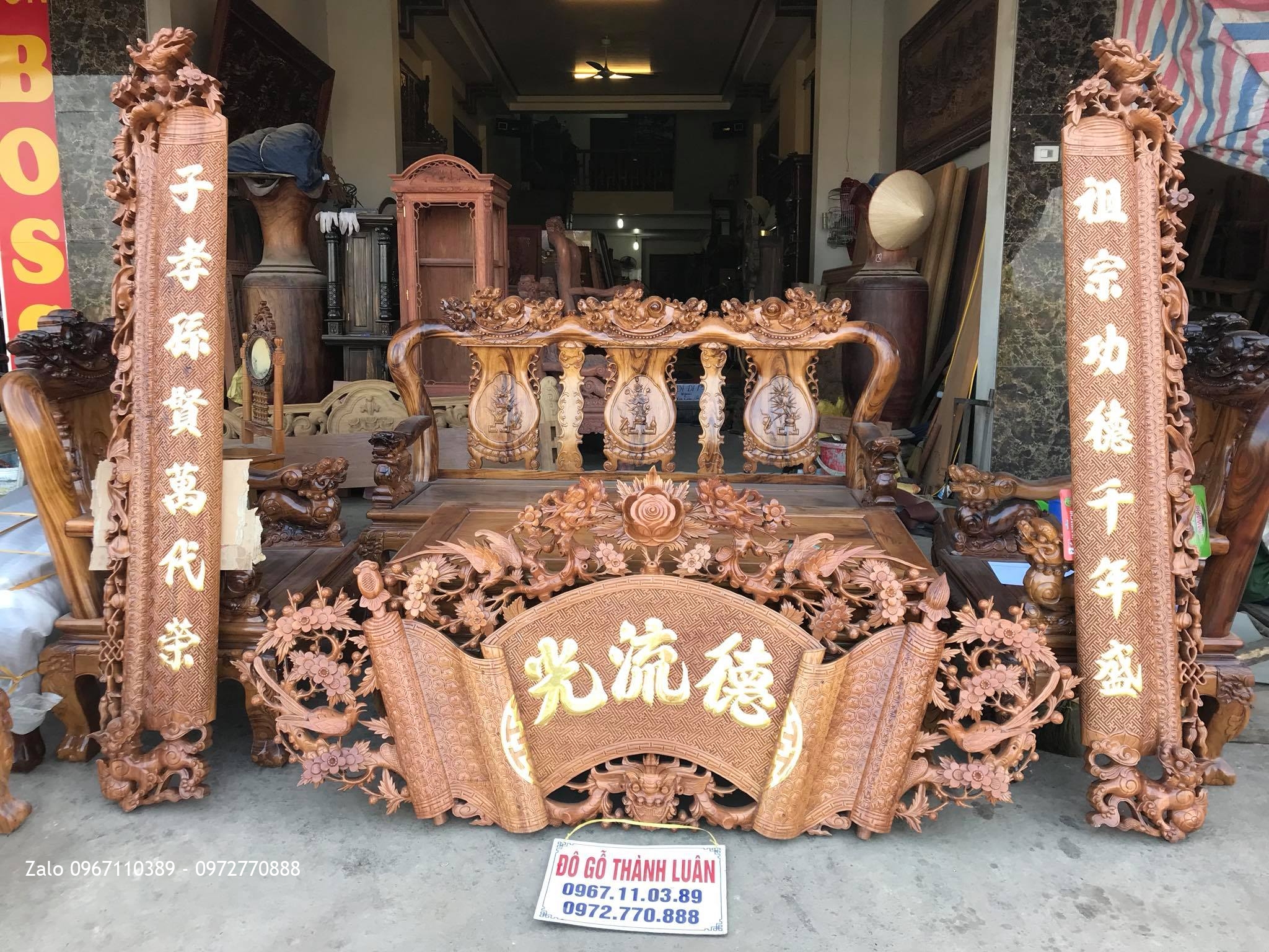 Cuốn Thư Câu Đối Gỗ Gõ Đỏ Chữ Vàng. Chú Bình Gia Lai.