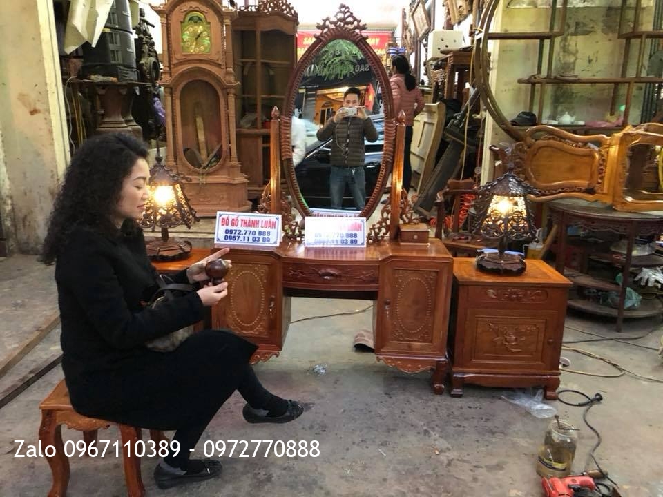 Tủ phấn gỗ hương đỏ Lào.