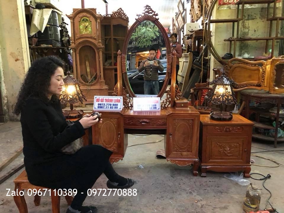 Tủ phấn gỗ hương đỏ Lào.