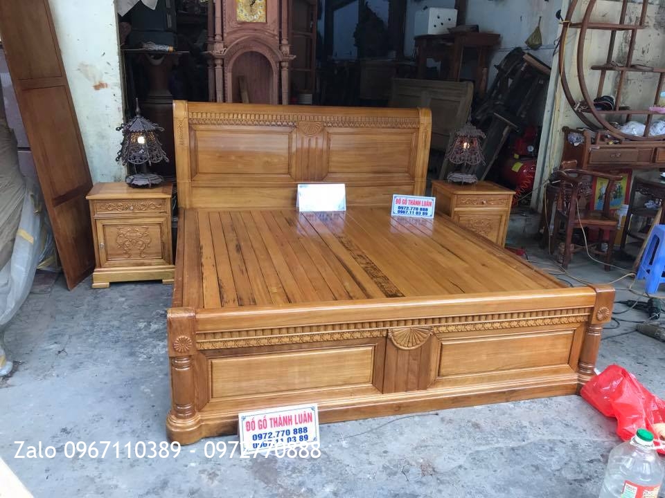 Giường gỗ gụ mẫu chữ x cùng 2 tủ đầu giường.