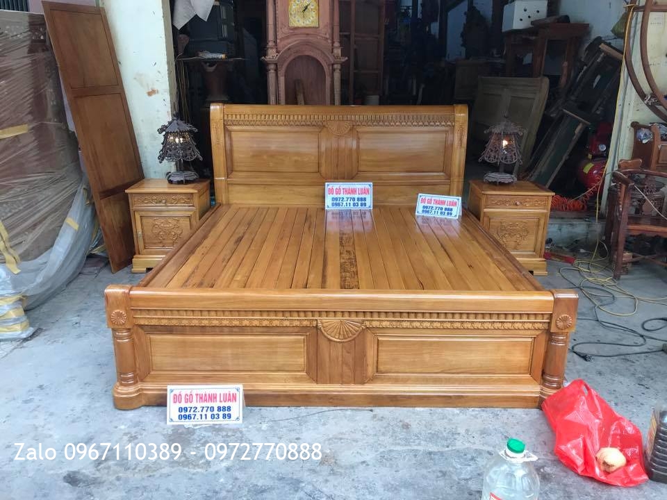 Giường gỗ gụ mẫu chữ x cùng 2 tủ đầu giường.