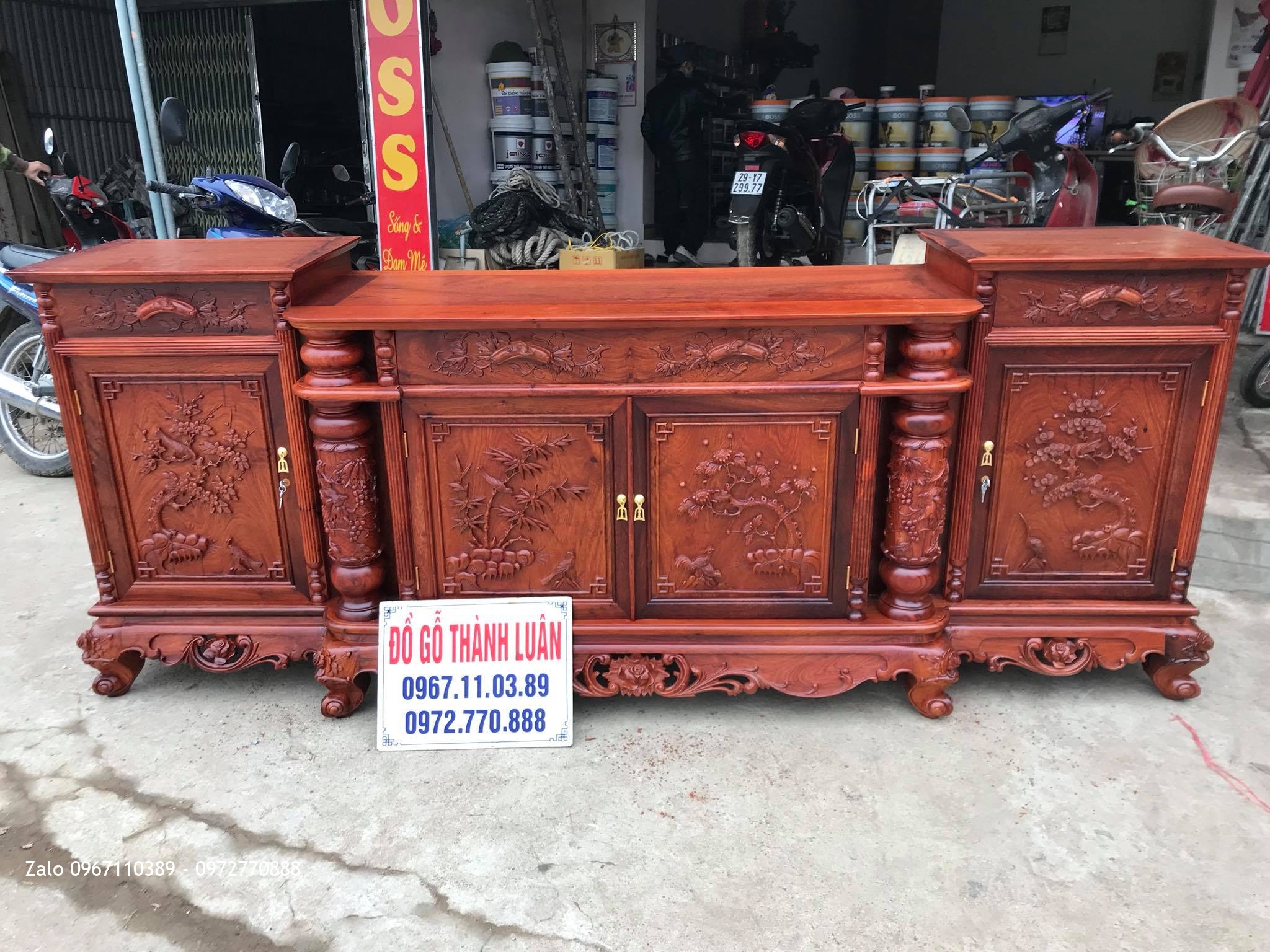 Kệ Tivi Gỗ Hương Kiểu Cột Nho,  A Anh Tp Vinh.