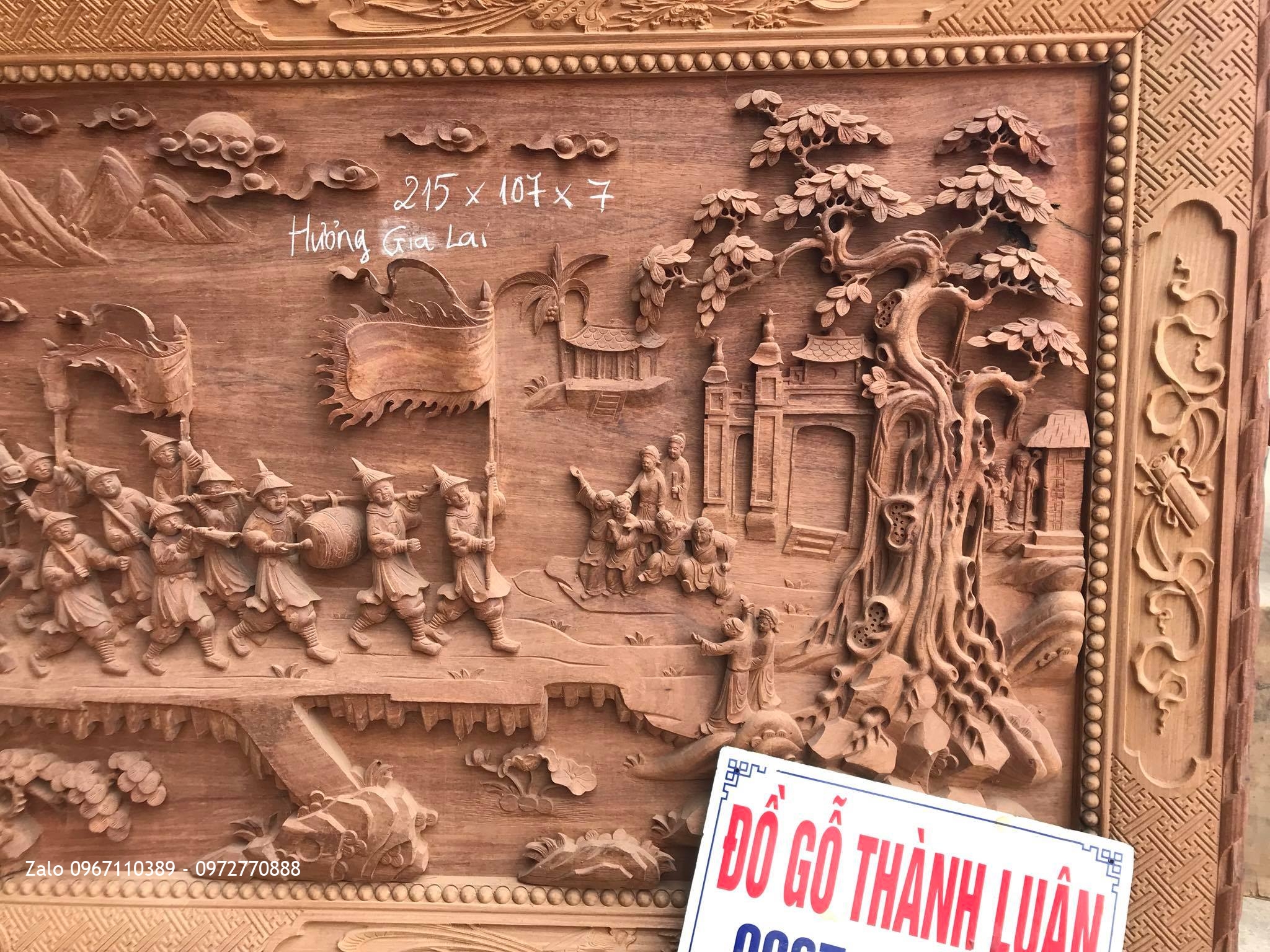 Tranh Vinh Quy Bái Tổ Gỗ Hương Đỏ Gia Lai.