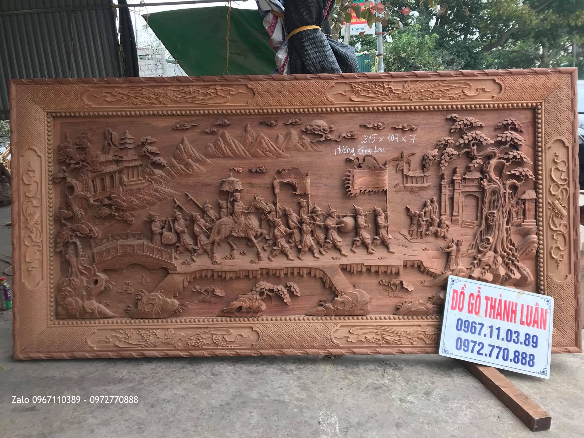 Tranh Vinh Quy Bái Tổ Gỗ Hương Đỏ Gia Lai.