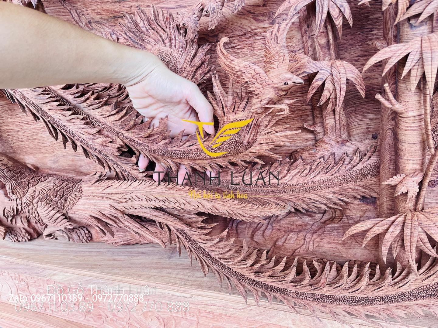 Bức Tranh Bách Điểu Triều Phụng Gỗ Hương Đá Nghệ Nhân Chế Tác.