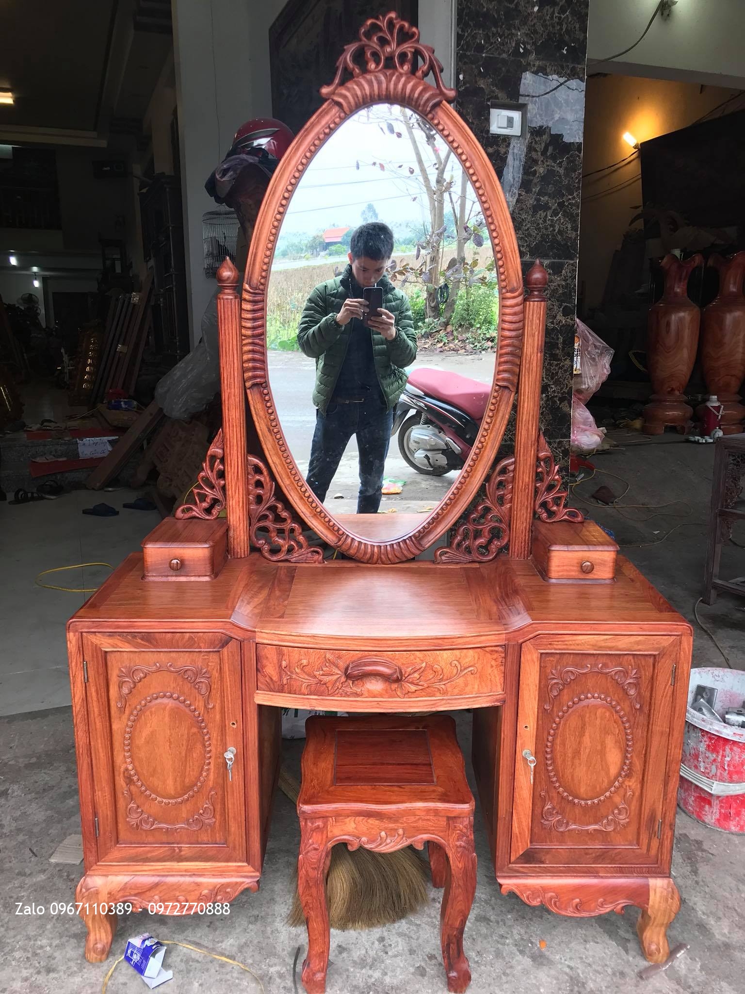 ,Tủ Áo Bệ Vén Gỗ Gõ Đỏ, Bàn Phấn Gỗ Hương. A Vượng Mỹ Đình HN.