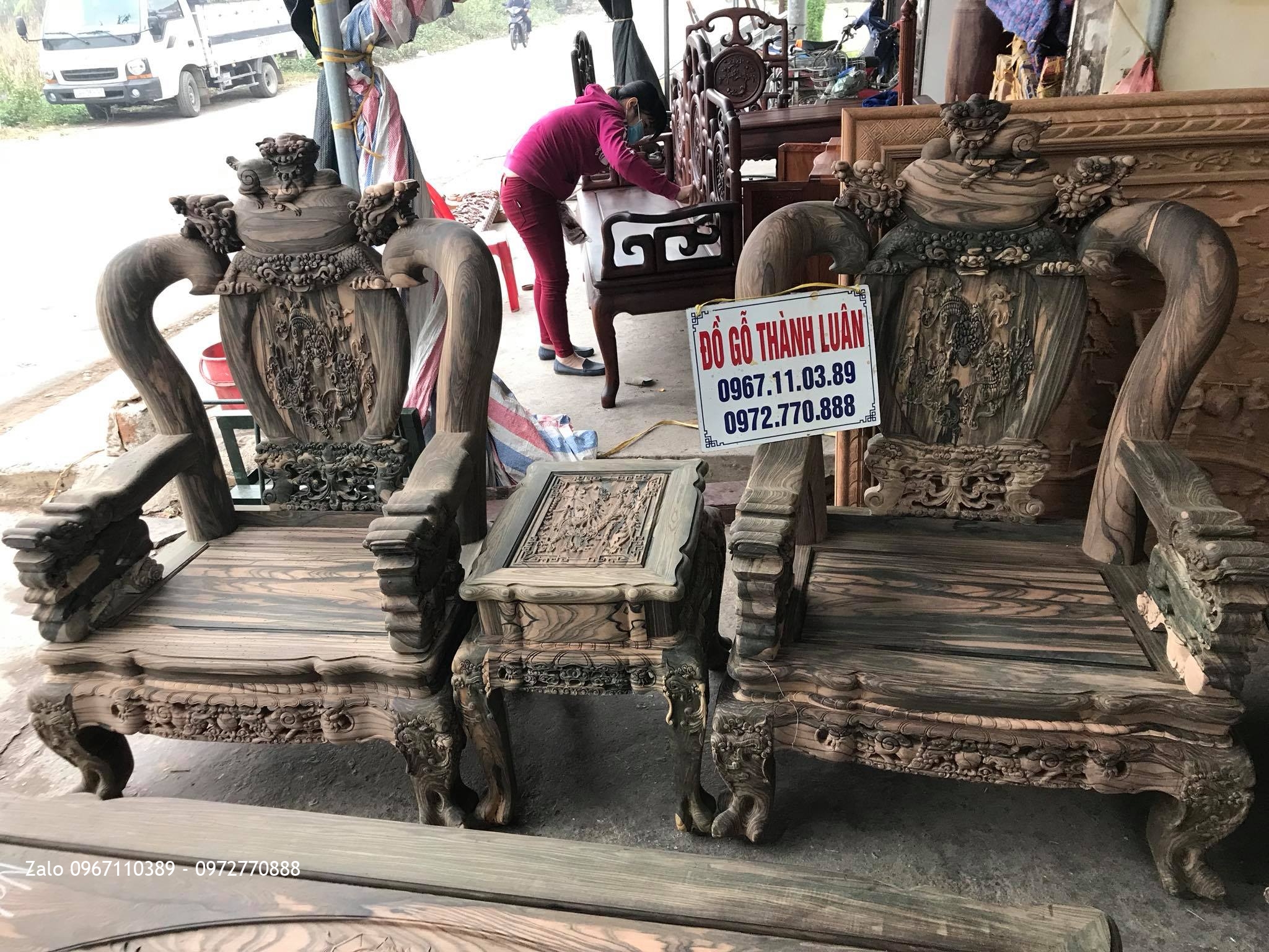 Bộ Bàn Ghế Nghê Bảo Đỉnh Gỗ Mun Cột 12 Gồm 10 Món VIP,