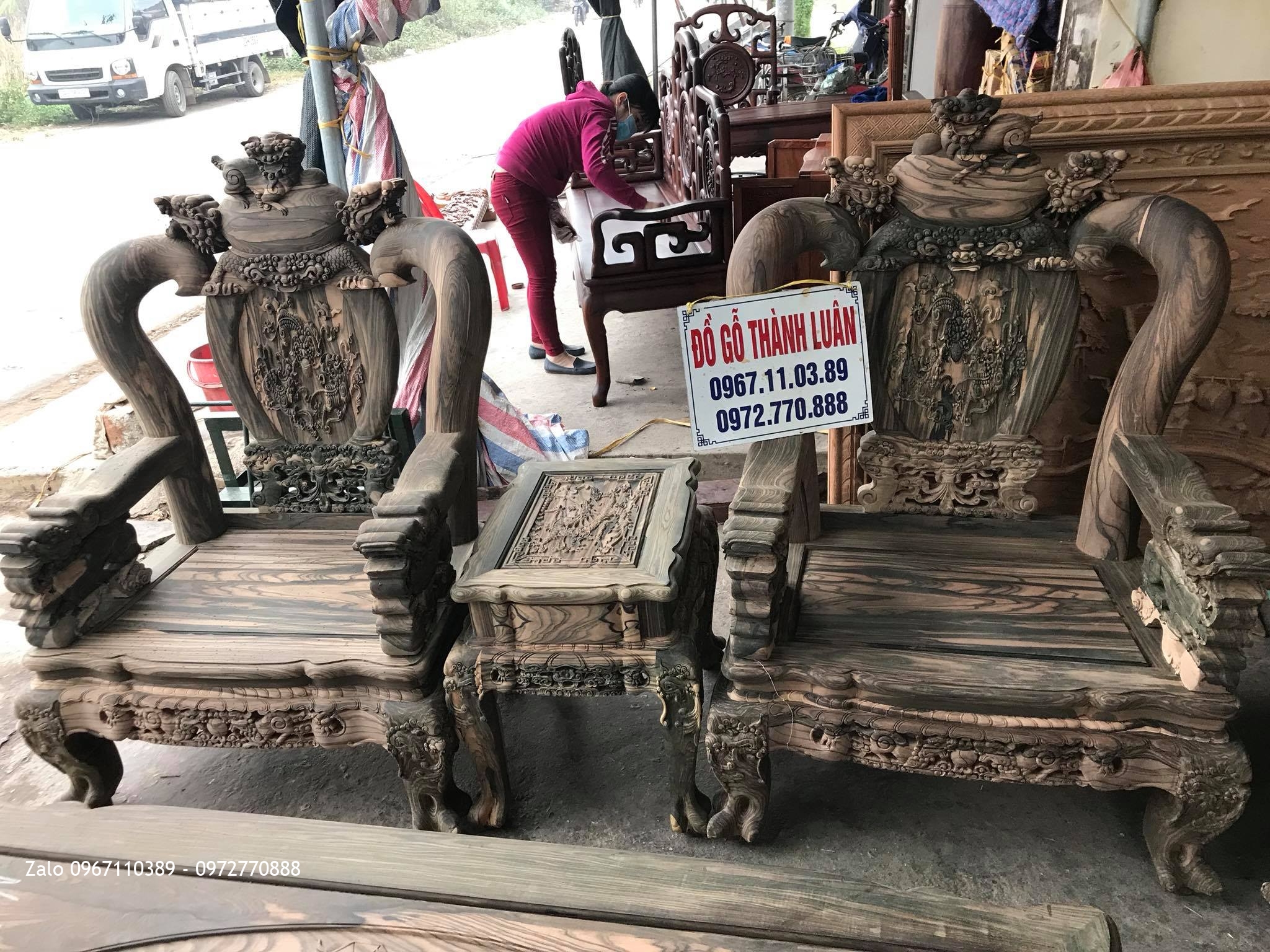 Bộ Bàn Ghế Nghê Bảo Đỉnh Gỗ Mun Cột 12 Gồm 10 Món VIP,