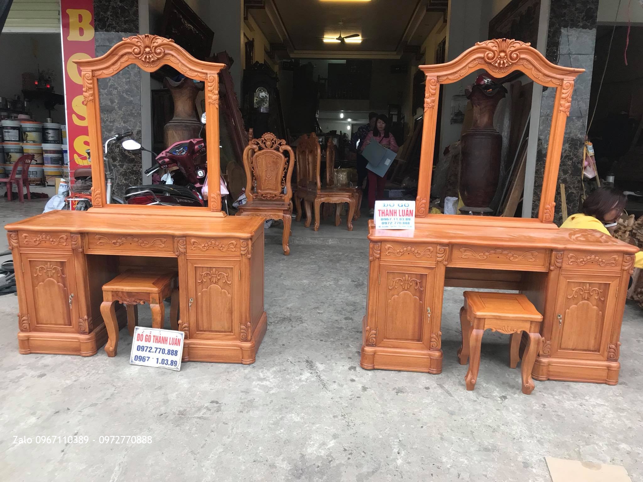 2 Bàn Phấn Gỗ Gõ Đỏ. Khách Bắc Giang.