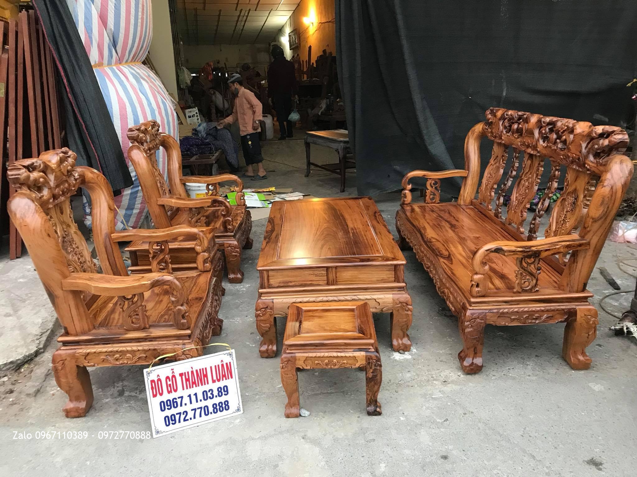 Bộ Bàn Ghế Gụ Ta Quảng Bình Cột 12 Yếm Cong Chọn Vân