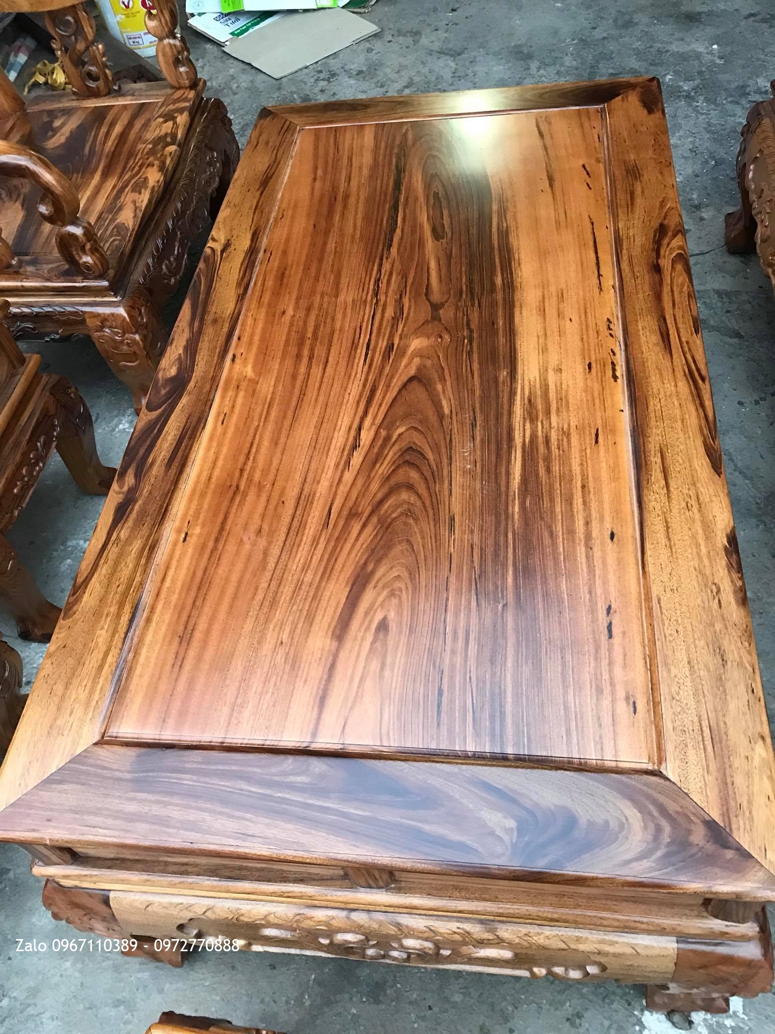 Bộ Bàn Ghế Gụ Ta Quảng Bình Cột 12 Yếm Cong Chọn Vân.