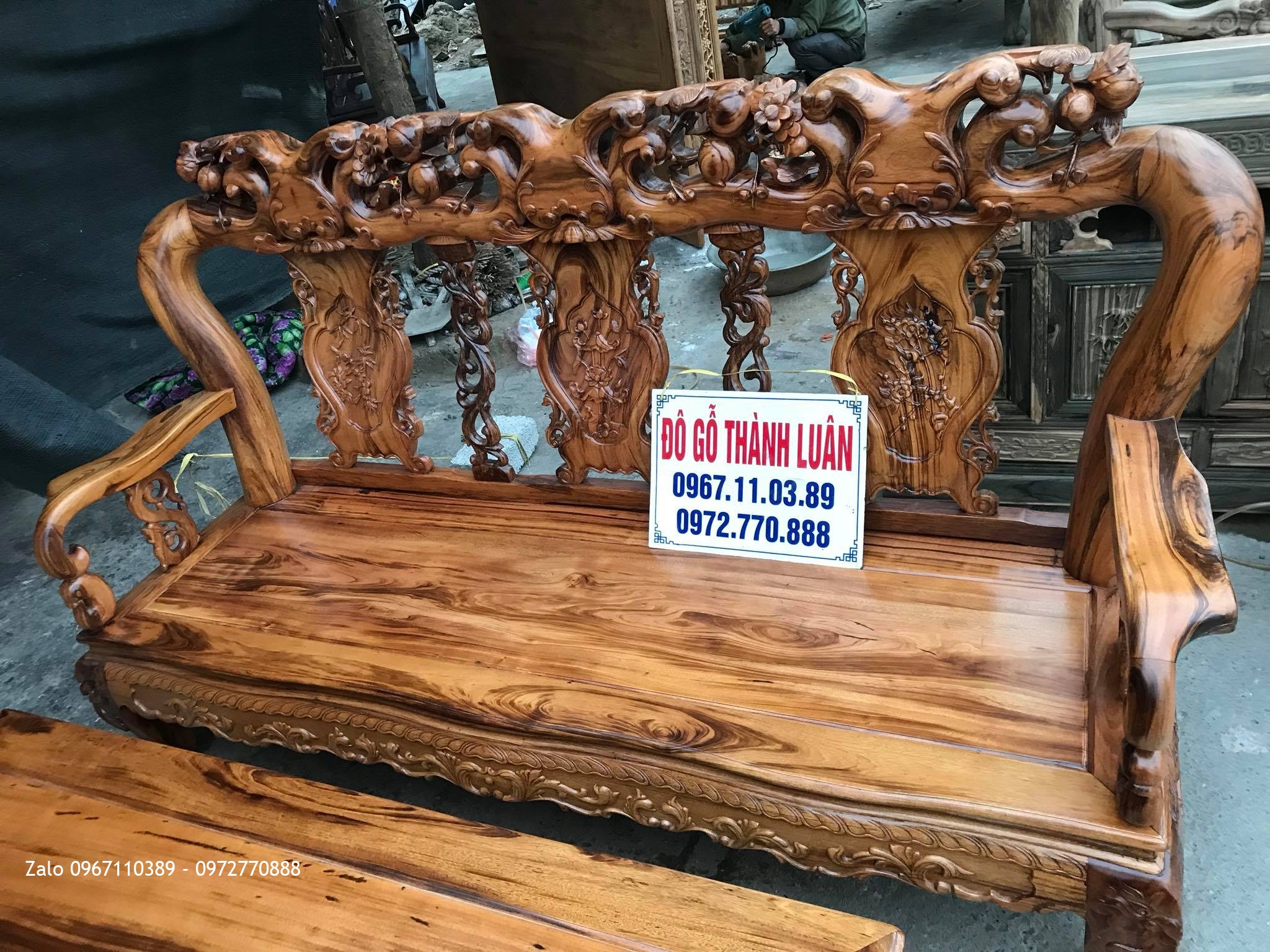 Bộ Bàn Ghế Gụ Ta Quảng Bình Cột 12 Yếm Cong Chọn Vân.