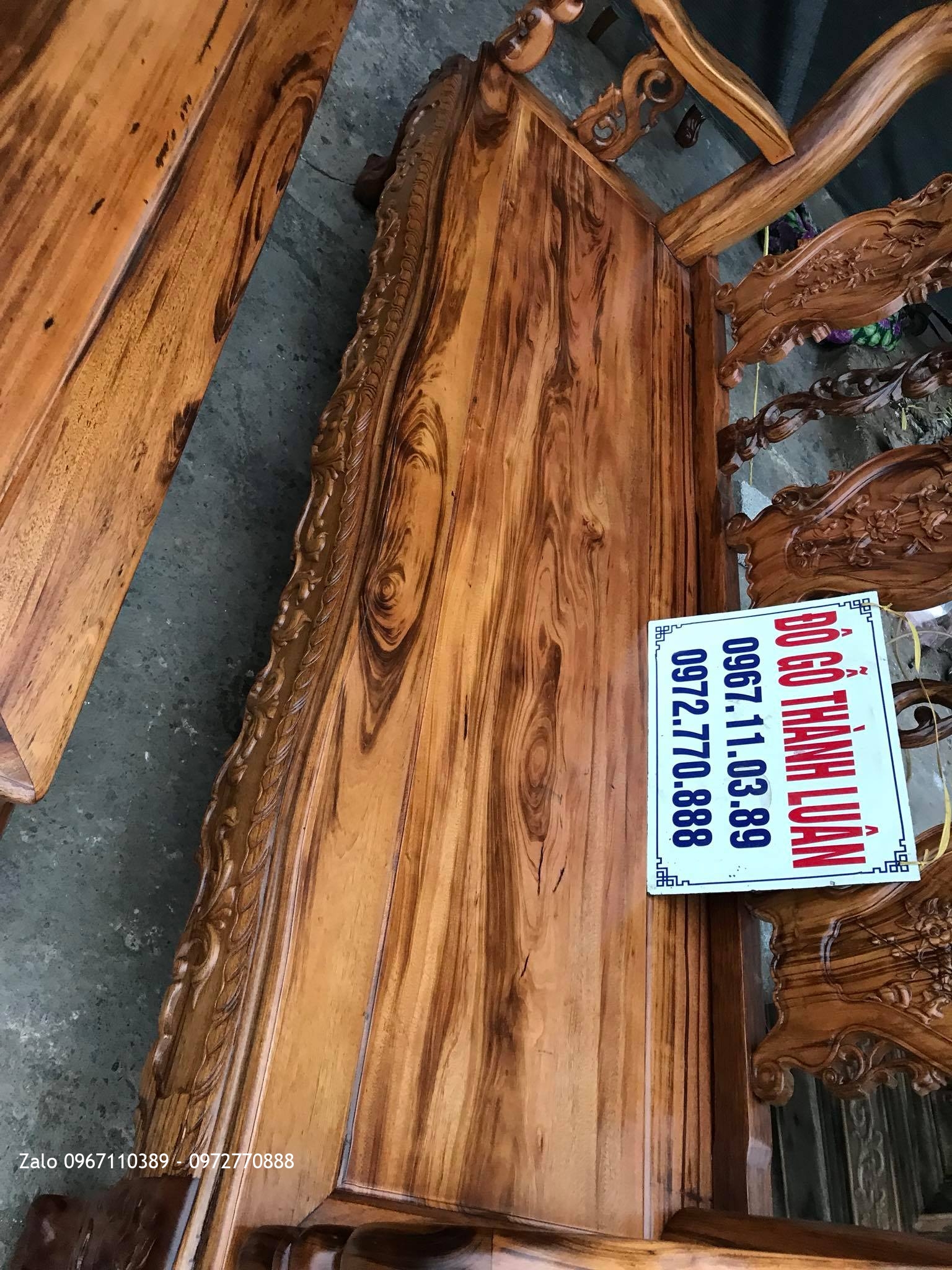 Bộ Bàn Ghế Gụ Ta Quảng Bình Cột 12 Yếm Cong Chọn Vân.