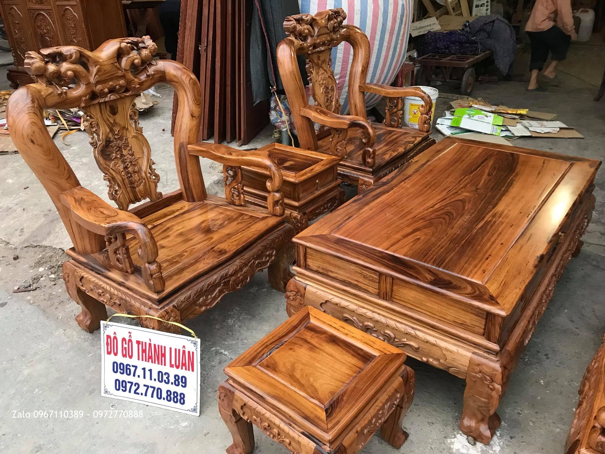 Bộ Bàn Ghế Gụ Ta Quảng Bình Cột 12 Yếm Cong Chọn Vân.