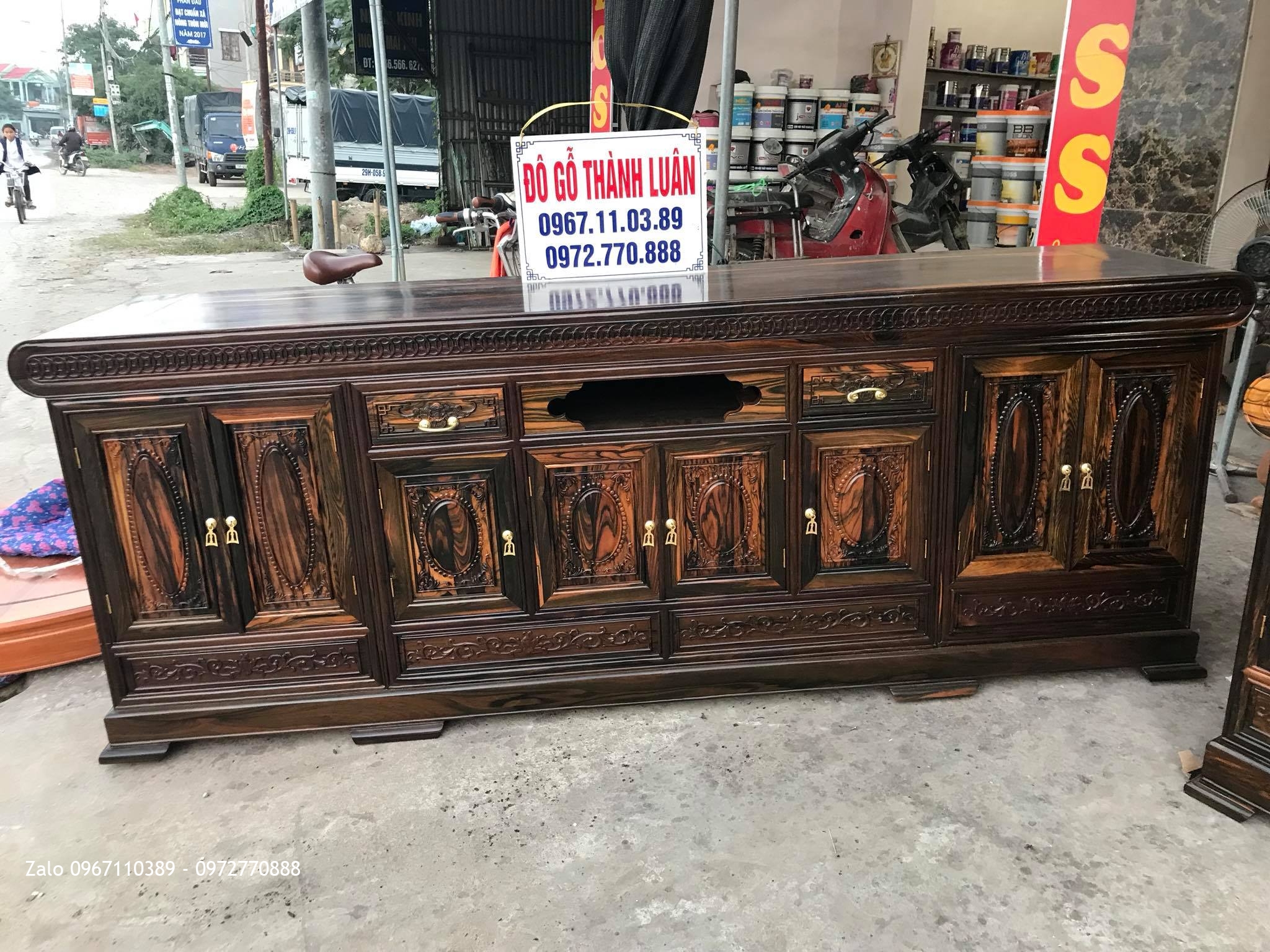 2 Tủ Kệ Tivi Kiểu Mõ Gỗ Mun VÍP. A Toàn Nha Trang.