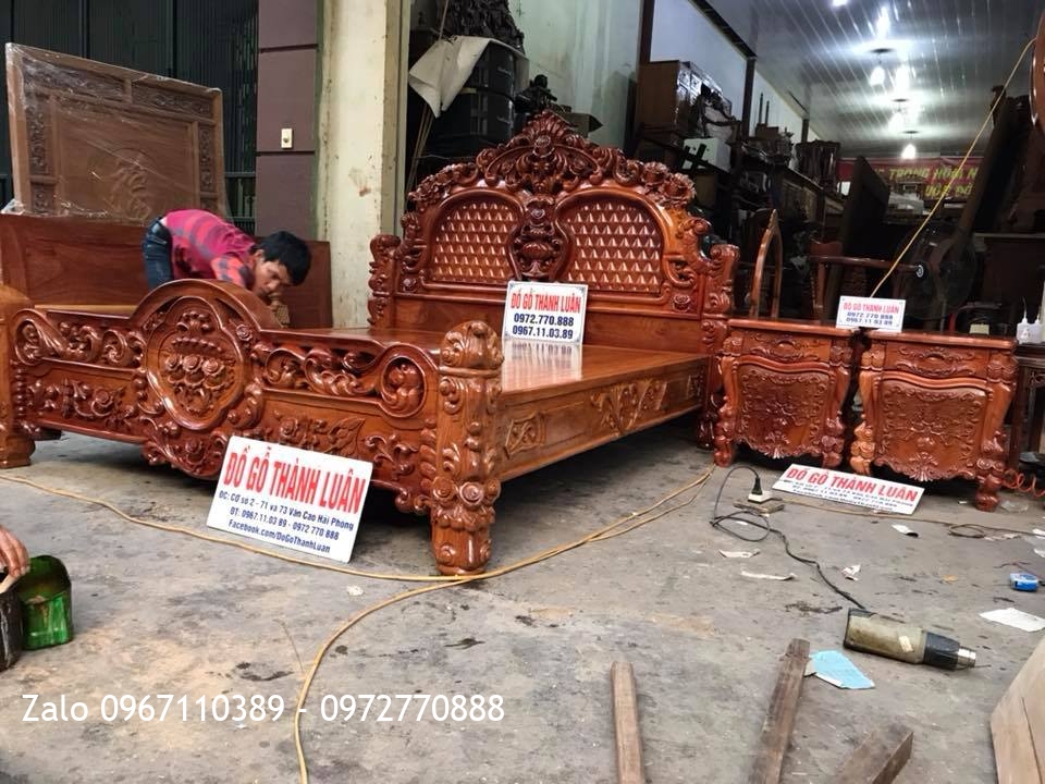 Giường Hoa Hồng Gỗ Hương Lu-i,.