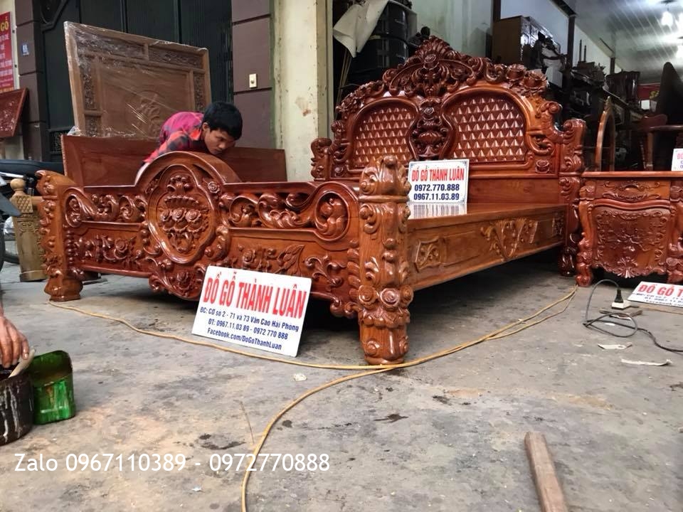 Giường Hoa Hồng Gỗ Hương Lu-i.,