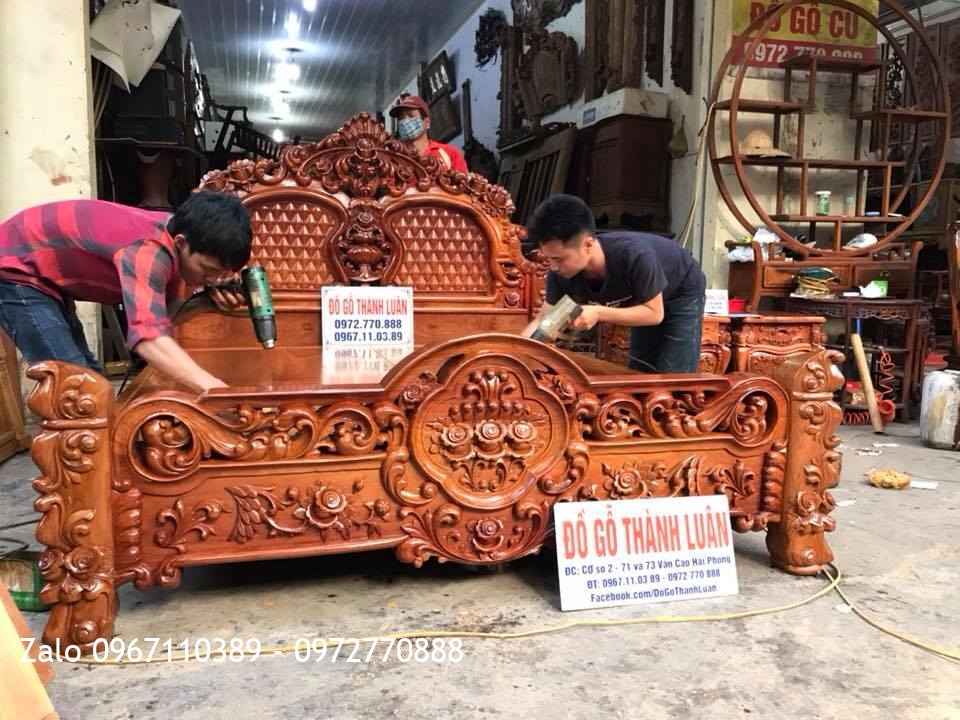 Giường Hoa Hồng Gỗ Hương Lu-i.