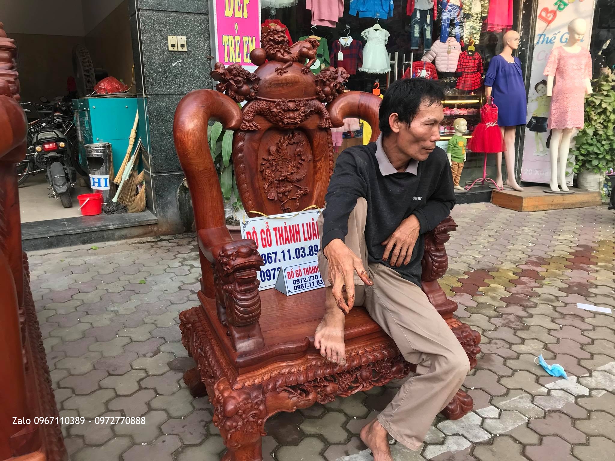 Bộ Ghế Nghê Bảo Đỉnh Gỗ Hương Đỏ Lào Khủng. A YẾN Tây Hồ HN.,