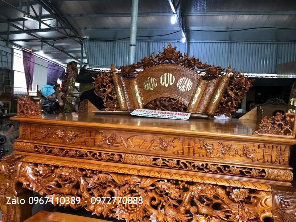 Sập Thờ Mai Điểu Và Cuốn Thư Câu Đối Gỗ Gụ. Khách Thái Bình,