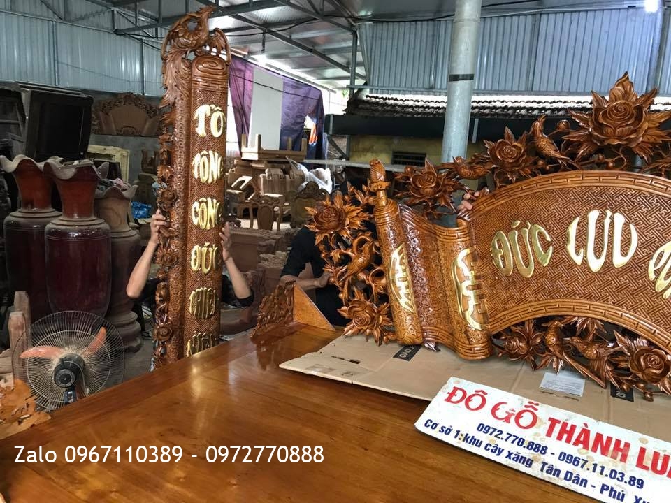 Sập Thờ Mai Điểu Và Cuốn Thư Câu Đối Gỗ Gụ. Khách Thái Bình,