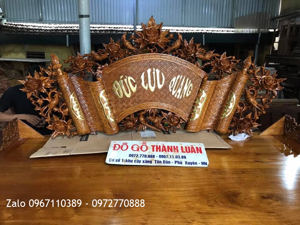 Sập Thờ Mai Điểu Và Cuốn Thư Câu Đối Gỗ Gụ. Khách Thái Bình.