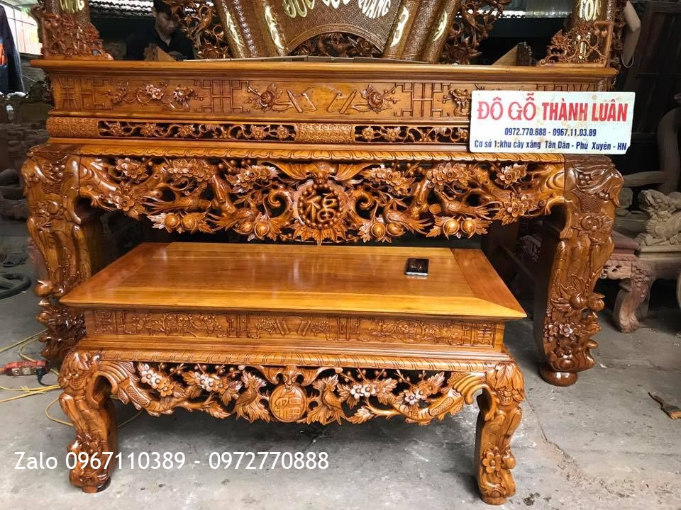 Sập Thờ Mai Điểu Và Cuốn Thư Câu Đối Gỗ Gụ. Khách Thái Bình