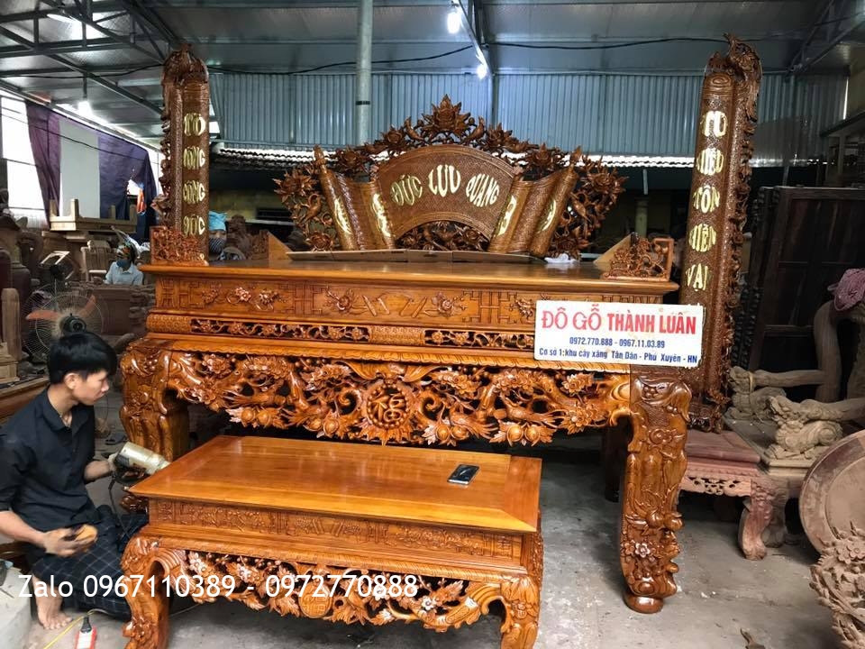 Sập Thờ Mai Điểu Và Cuốn Thư Câu Đối Gỗ Gụ. Khách Thái Bình: