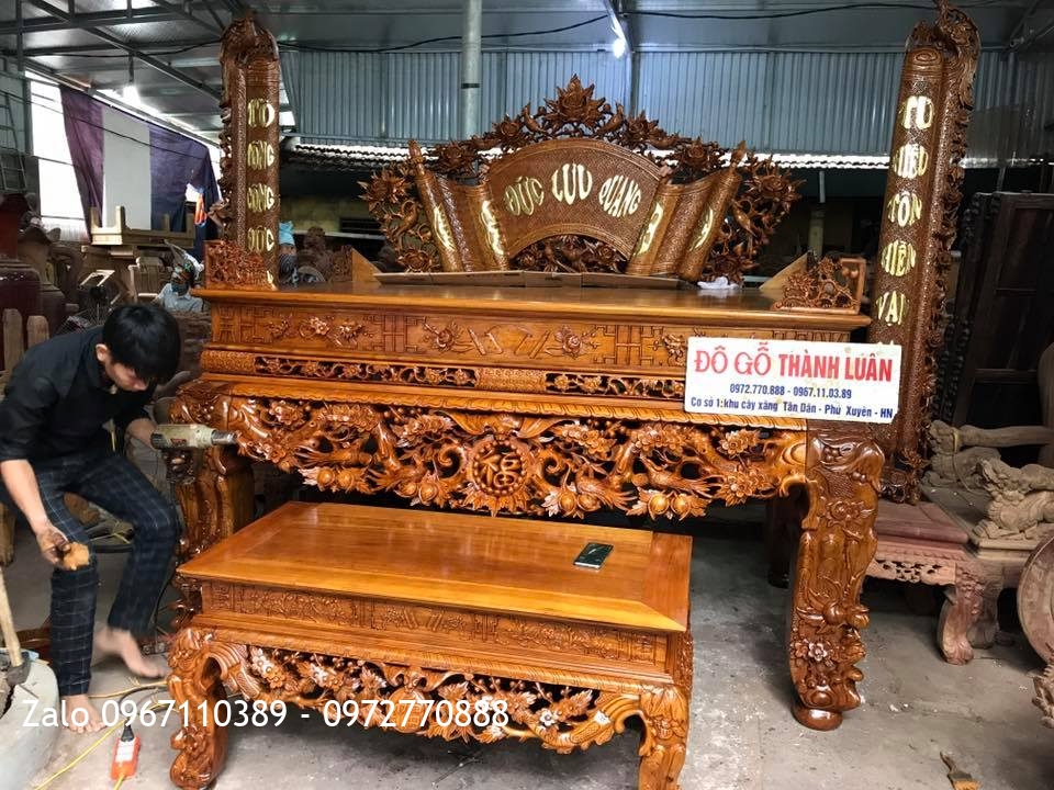 Sập Thờ Mai Điểu Và Cuốn Thư Câu Đối Gỗ Gụ. Khách Thái Bình:.