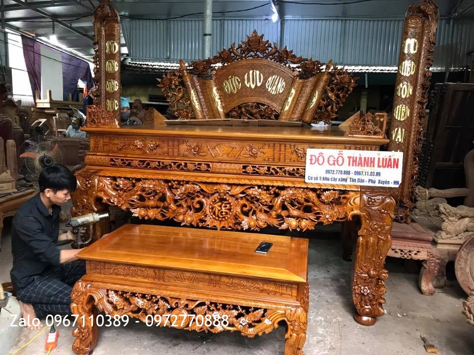 Sập Thờ Mai Điểu Và Cuốn Thư Câu Đối Gỗ Gụ. Khách Thái Bình:.