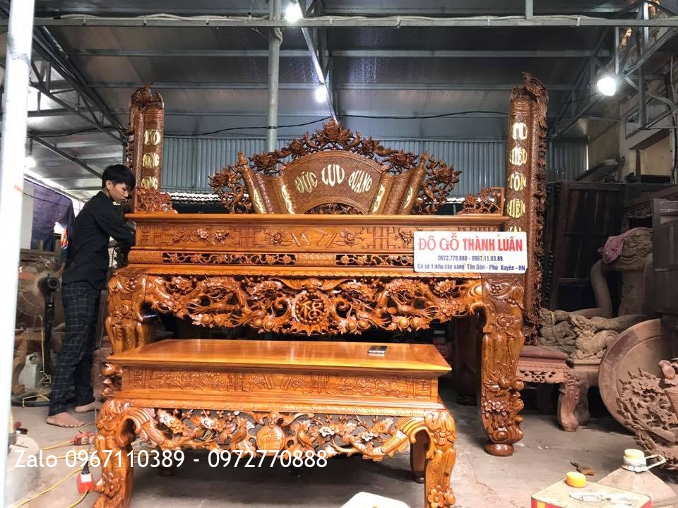 Sập Thờ Mai Điểu Và Cuốn Thư Câu Đối Gỗ Gụ. Khách Thái Bình:.