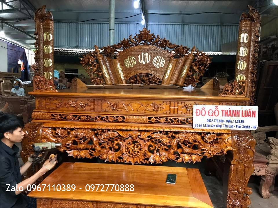 Sập Thờ Mai Điểu Và Cuốn Thư Câu Đối Gỗ Gụ. Khách Thái Bình: