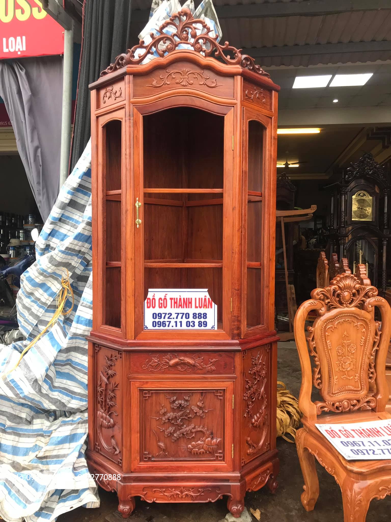 Tủ Rượu Góc Gỗ Hương Đỏ Lào Víp. Anh Chí Vũng Tàu