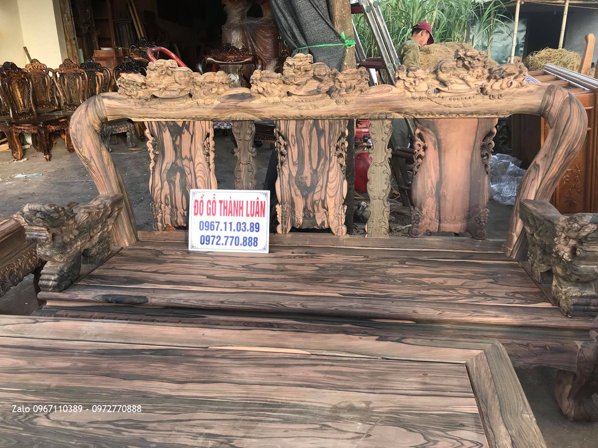 Bộ Bàn Ghế Minh Nghê gỗ Mun Cột 13 VIP.