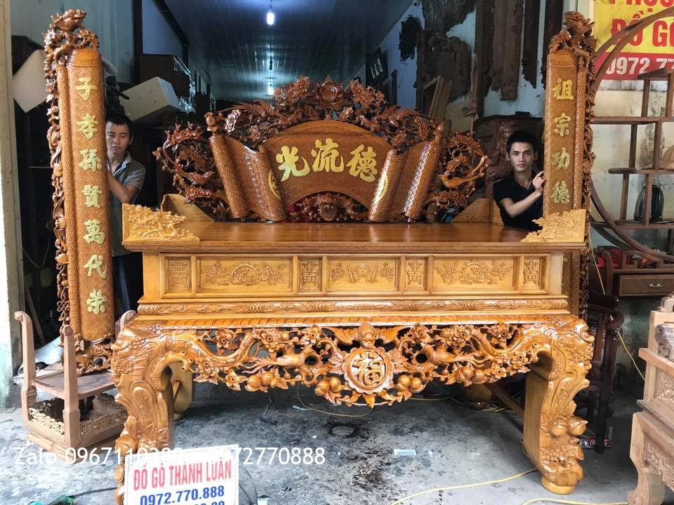 Sập Thờ, Cuốn Thư Câu Đối Mai Điểu Gỗ Gụ. Khách Đông Hưng Thái Bình.