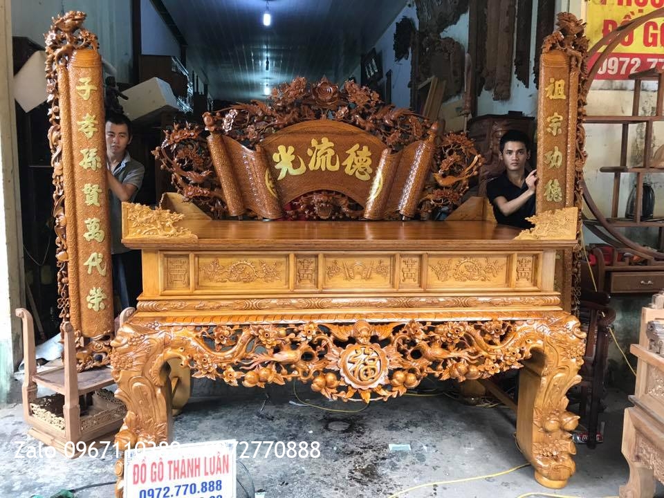 Sập Thờ, Cuốn Thư Câu Đối Mai Điểu Gỗ Gụ. Khách Đông Hưng Thái Bình.