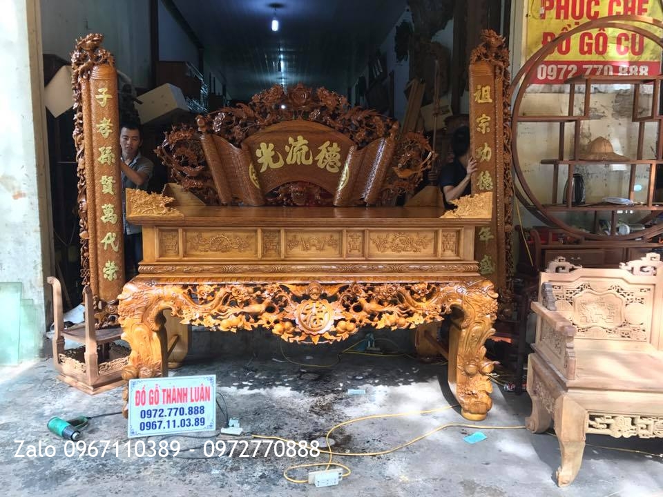 Sập Thờ, Cuốn Thư Câu Đối Mai Điểu Gỗ Gụ. Khách Đông Hưng Thái Bình.,