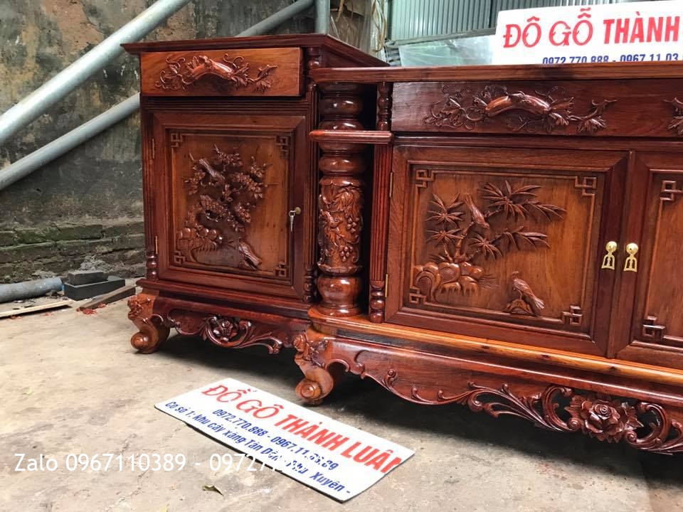 Kệ Tivi Gỗ Hương Đỏ Lào 4 Cánh Đục Tứ Quý. A Hào Văn Giang Hưng Yên.