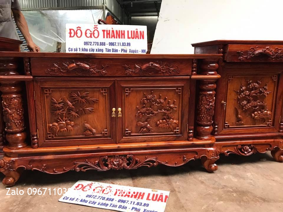 Kệ Tivi Gỗ Hương Đỏ Lào 4 Cánh Đục Tứ Quý. A Hào Văn Giang Hưng Yên.