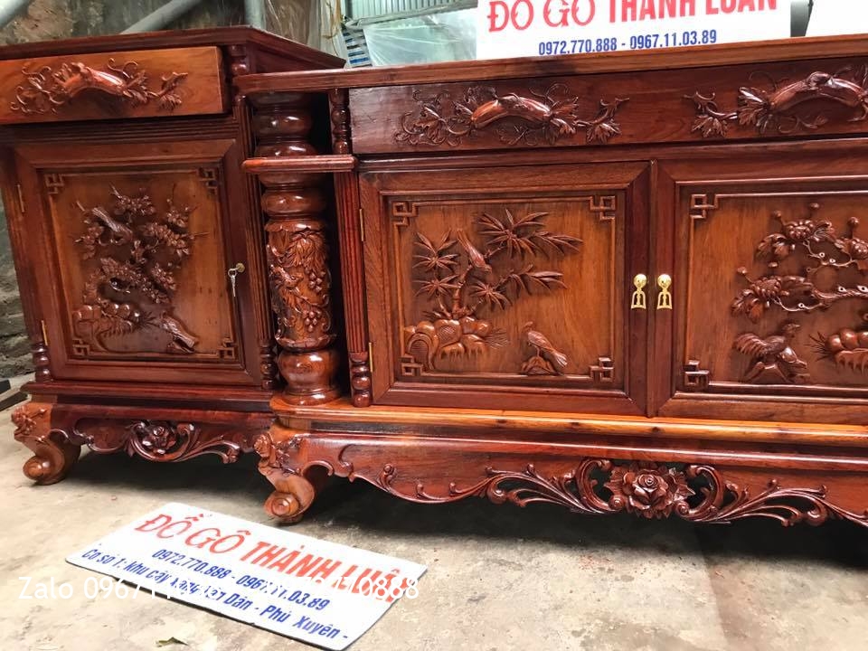 Kệ Tivi Gỗ Hương Đỏ Lào 4 Cánh Đục Tứ Quý. A Hào Văn Giang Hưng Yên.