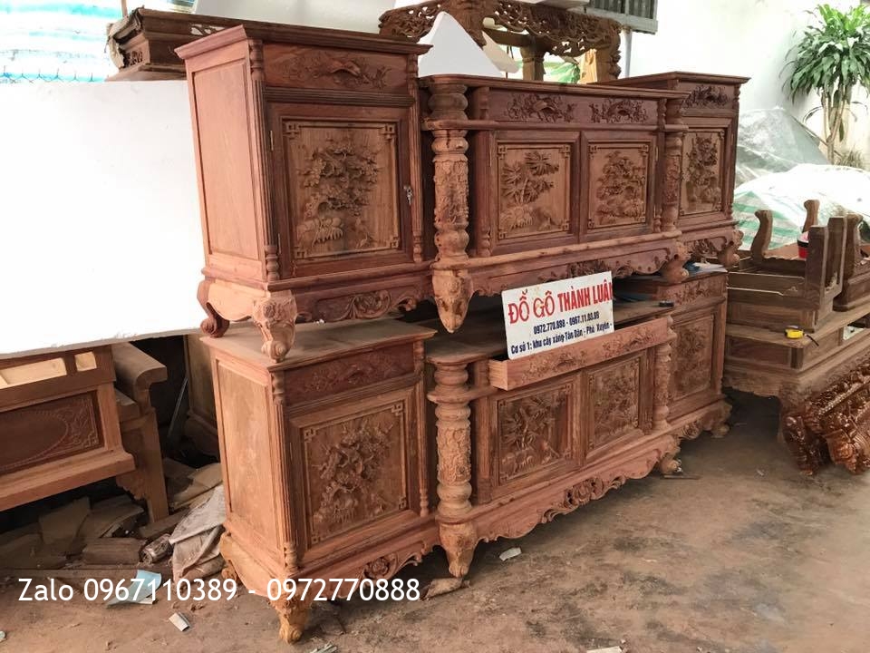 2 Kệ Tivi Gỗ Hương Đỏ. Đục Thủ Công Như Tranh Tứ Quý. Khách Hưng Yên Và TPHCM.