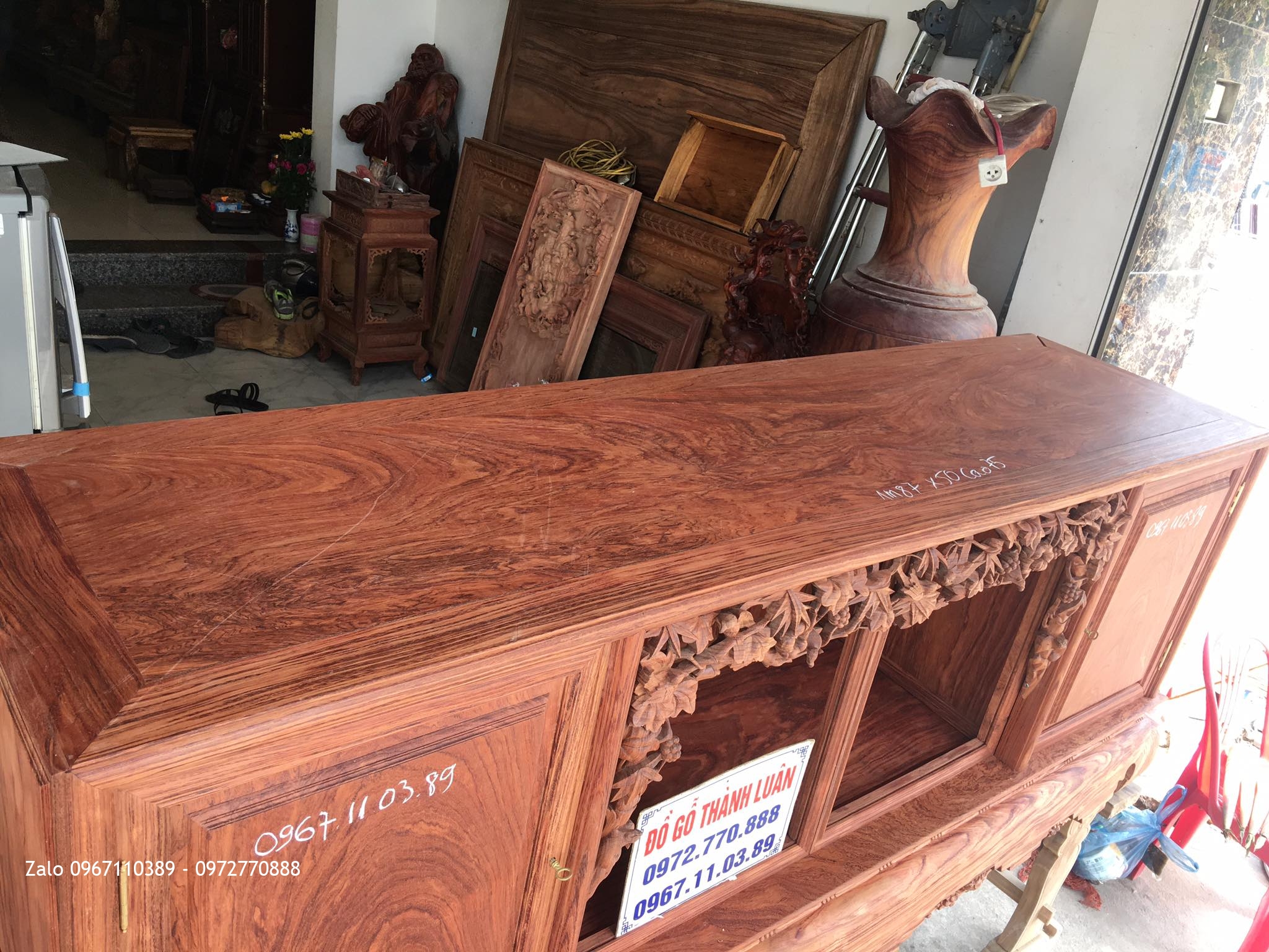 TỦ CHÈ CẨM LAI VÂN VÍP ĐẶC SẮC,