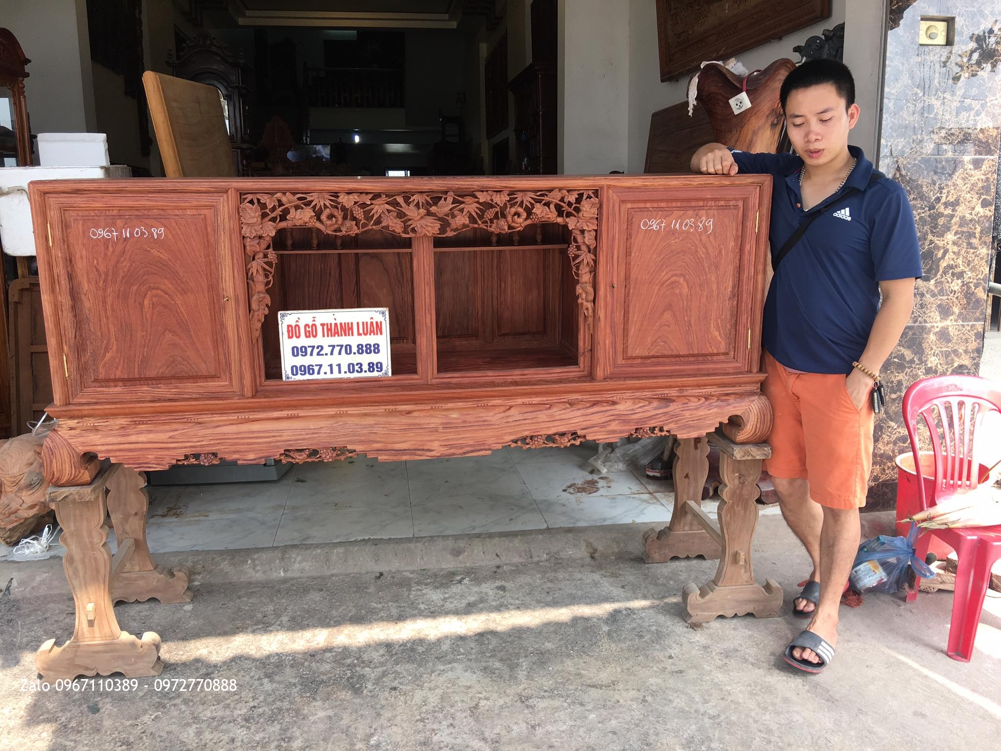 TỦ CHÈ CẨM LAI VÂN VÍP ĐẶC SẮC;