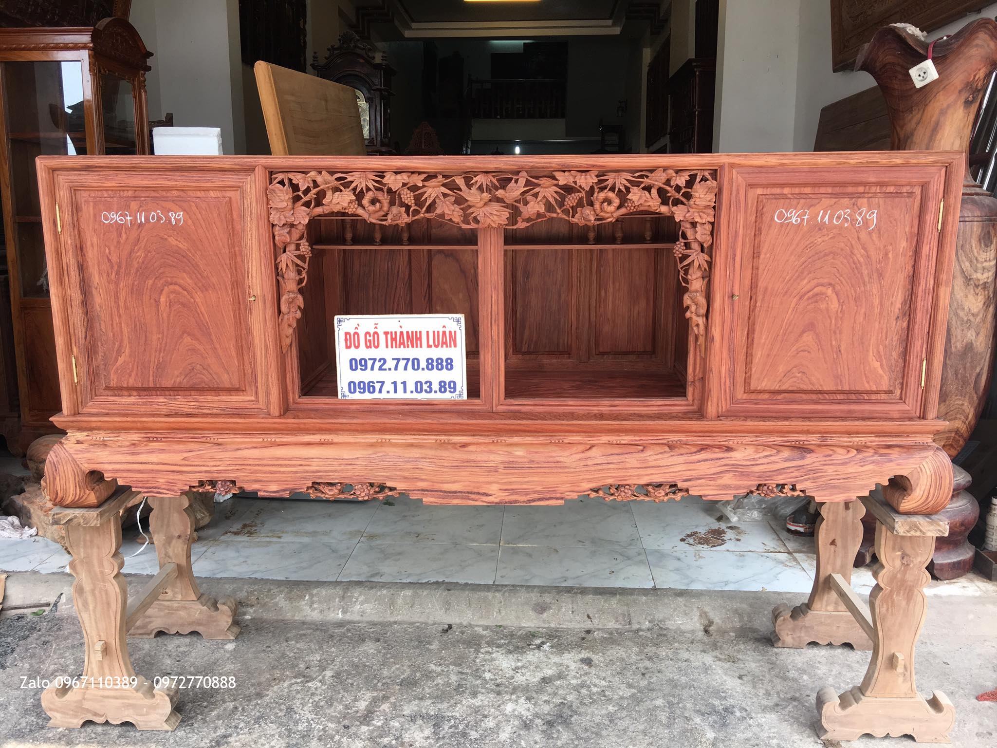 TỦ CHÈ CẨM LAI VÂN VÍP ĐẶC SẮC.