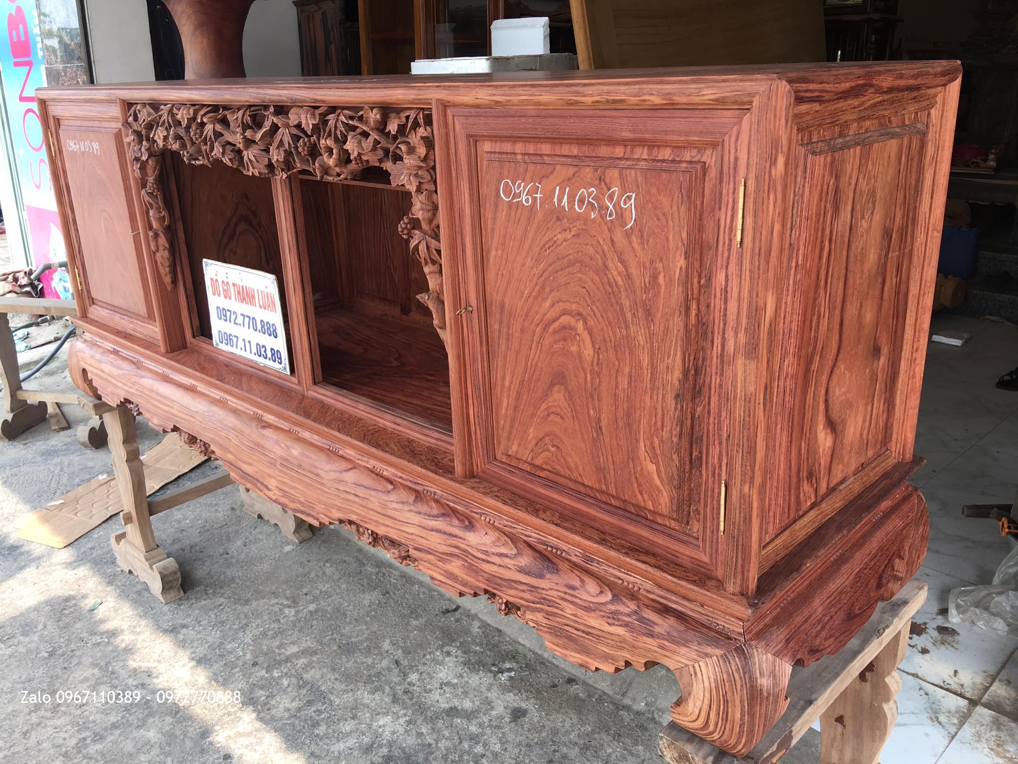 TỦ CHÈ CẨM LAI VÂN VÍP ĐẶC SẮC.