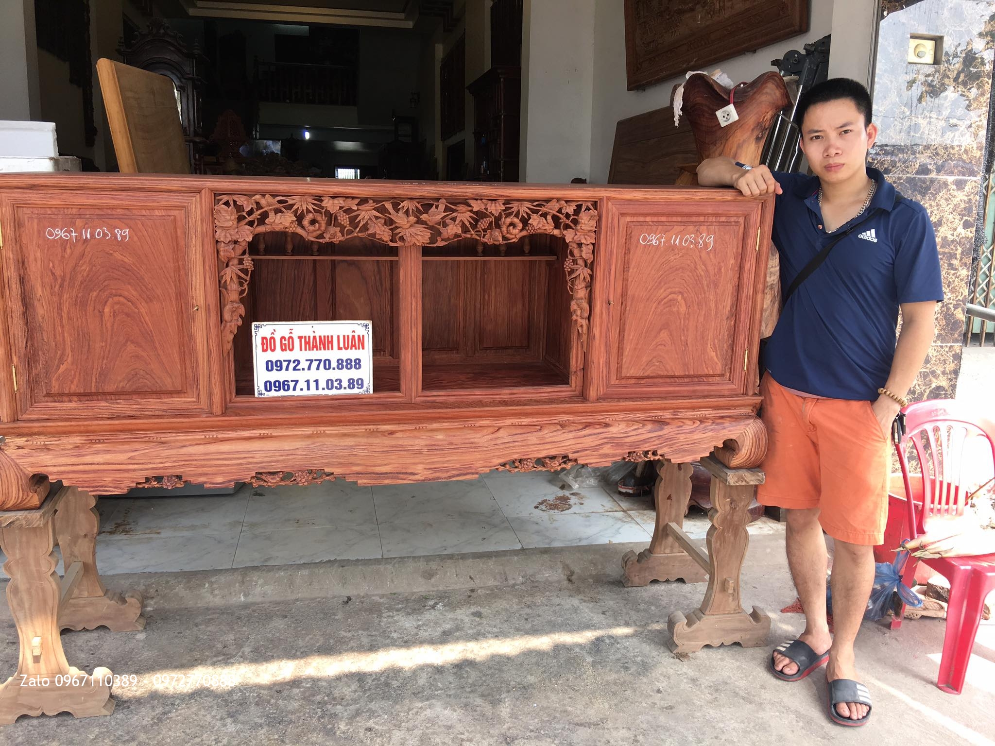 TỦ CHÈ CẨM LAI VÂN VÍP ĐẶC SẮC..