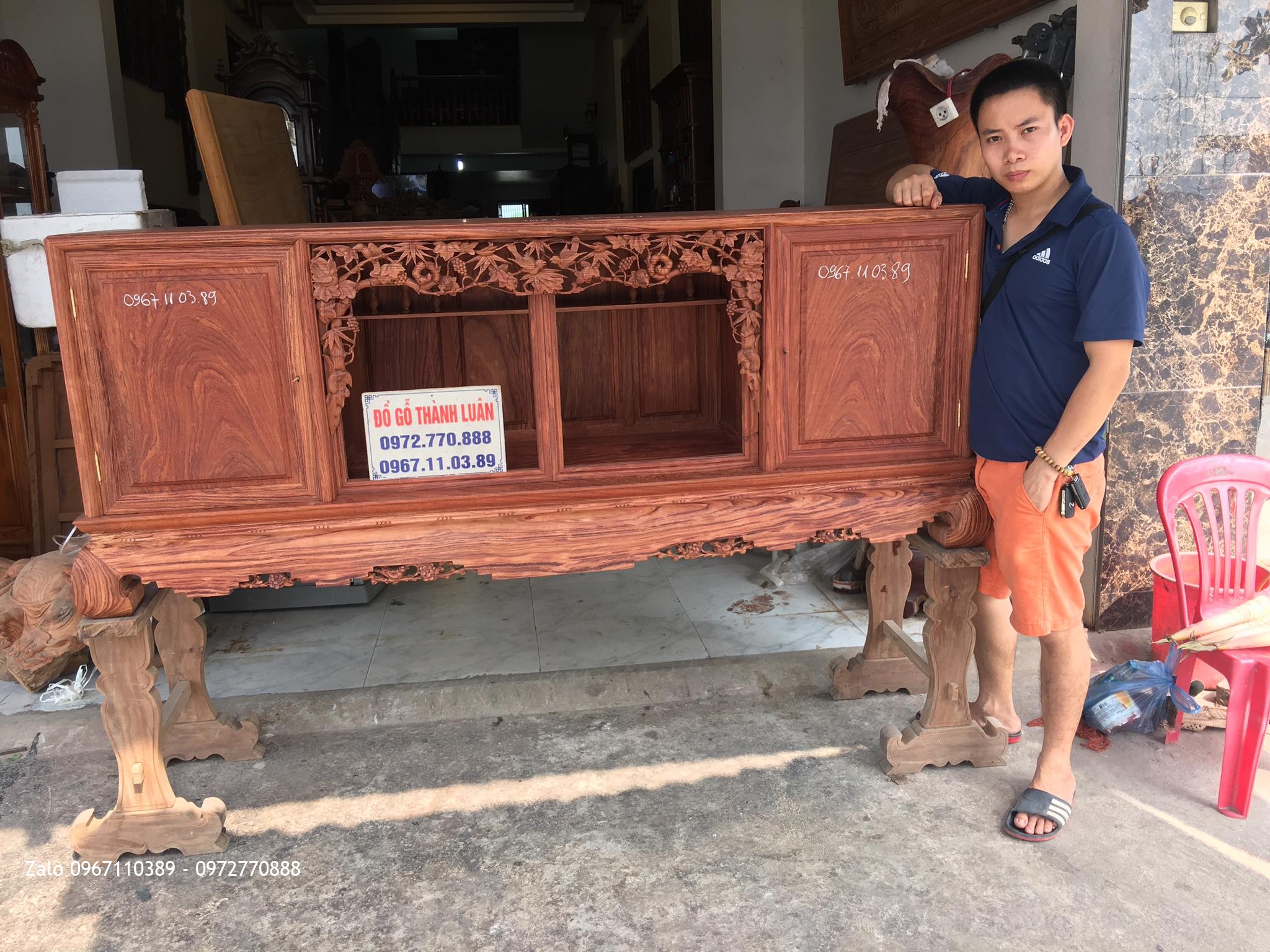 TỦ CHÈ CẨM LAI VÂN VÍP ĐẶC SẮC..