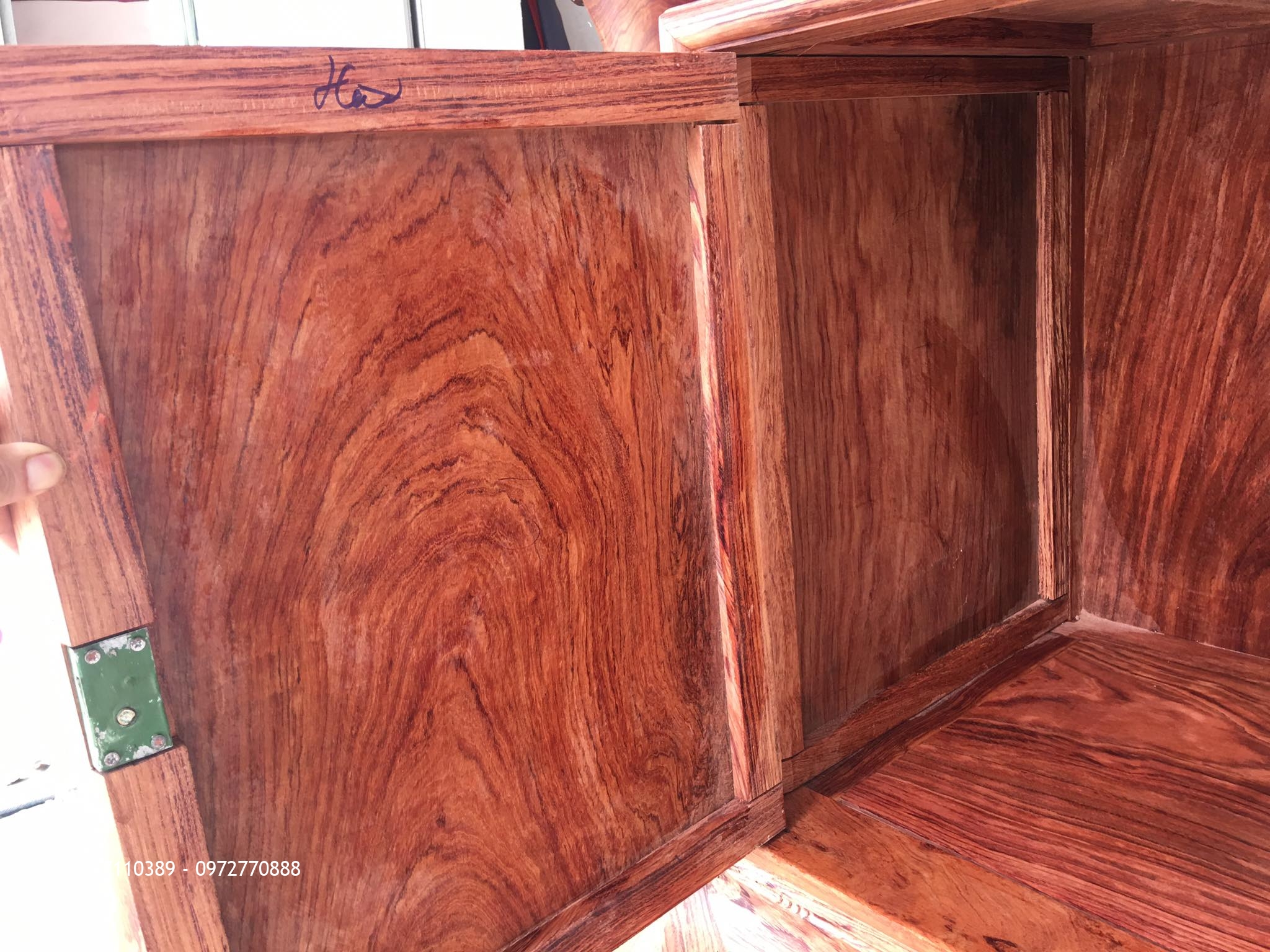 TỦ CHÈ CẨM LAI VÂN VÍP ĐẶC SẮC.::