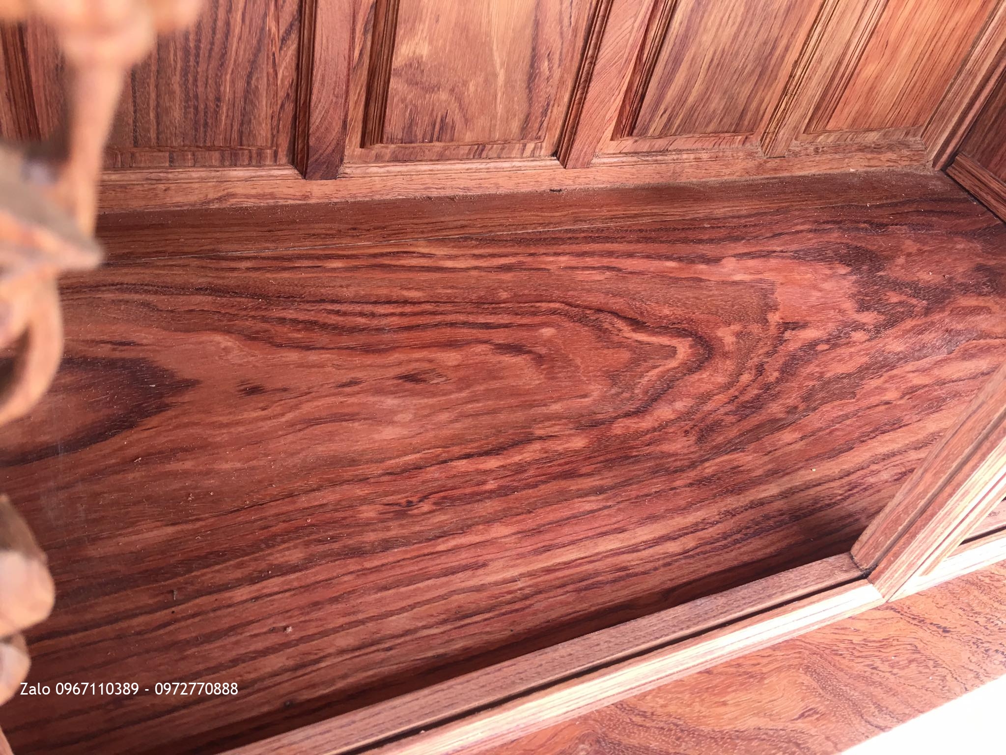 TỦ CHÈ CẨM LAI VÂN VÍP ĐẶC SẮC: